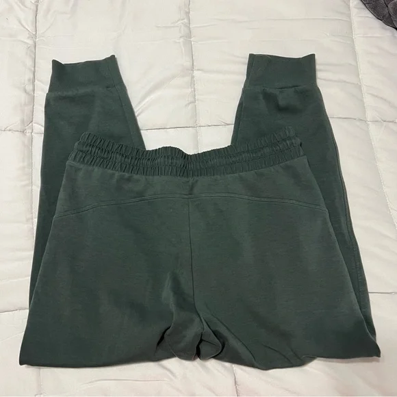 Old Navy High-Rise Jogger - Picture 6 of 7